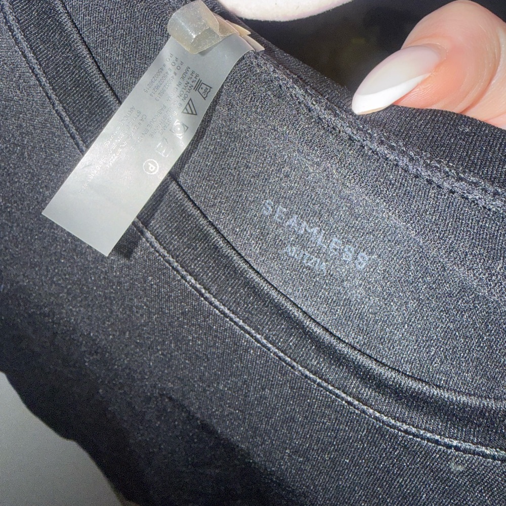 Aritzia Black Crop Top - Picture 2 of 2
